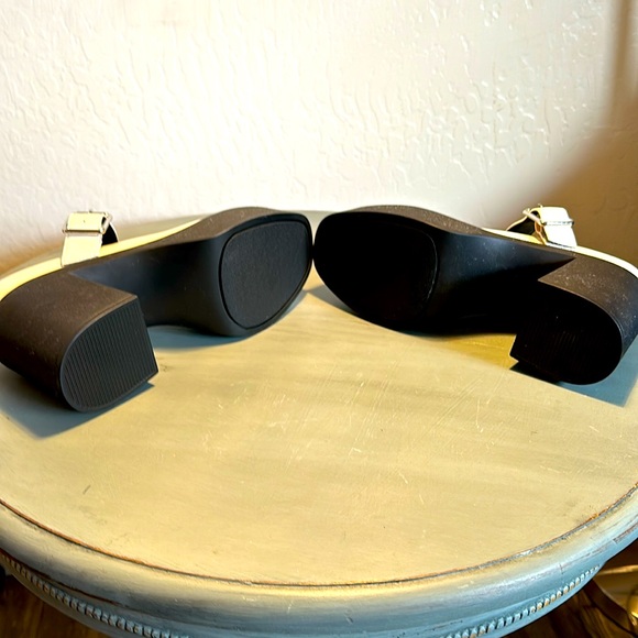 Steve Madden black and white Mary Janes - Picture 3 of 3